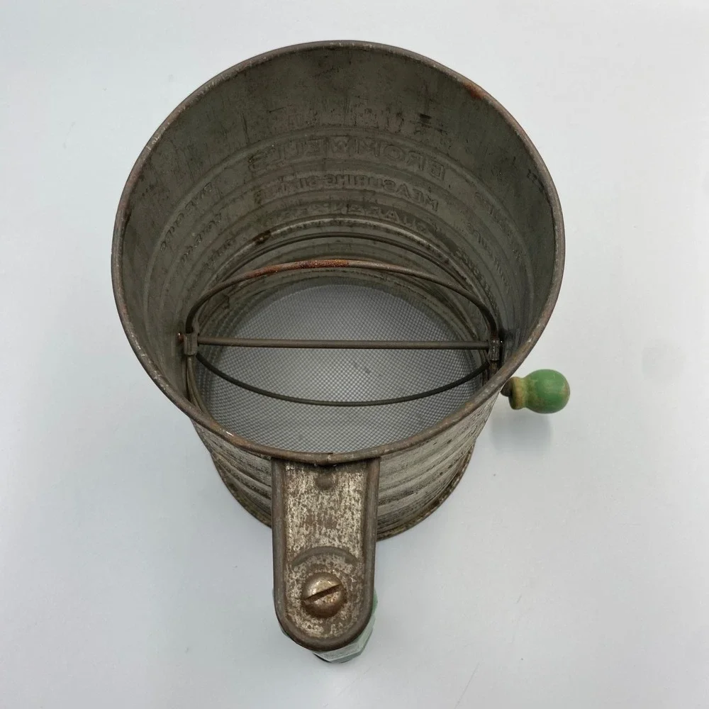 Vintage Bromwells Measuring Sifter 5 Cup Green Wood Handle Tin Hand Crank USA‎
